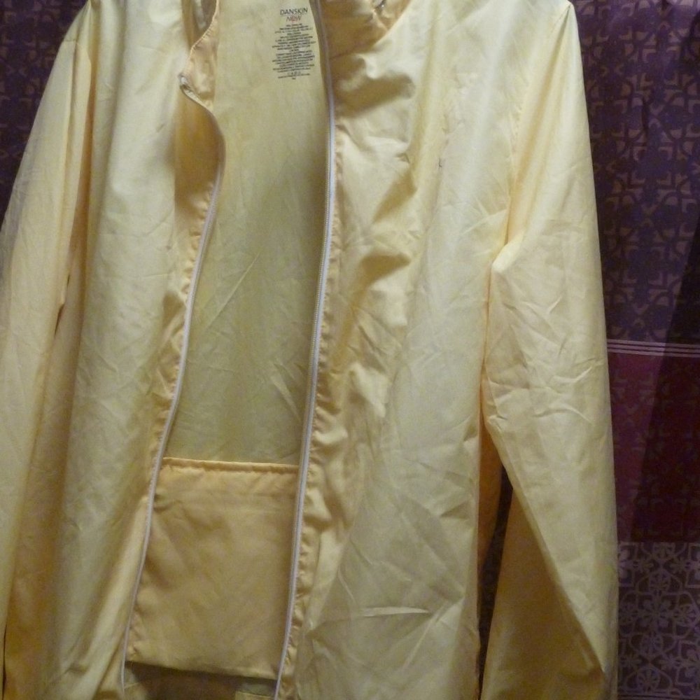 Danskin Now bright yellow light weight  front zipper windbreaker/ jacket  sz 2XL